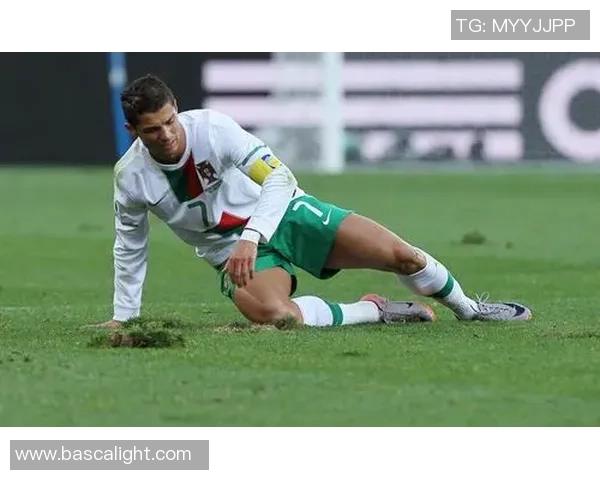 足球明星倒钩进球瞬间回顾与技术解析 深度解读这一经典动作的魅力与难度