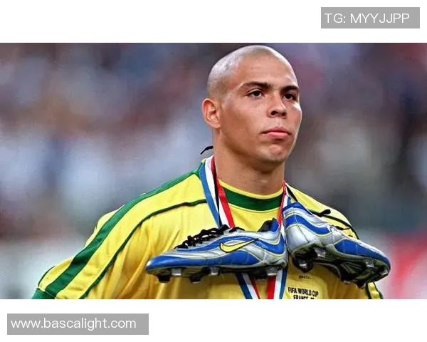 足球球星卡展示架使用指南如何完美展示你的收藏品提升收藏体验